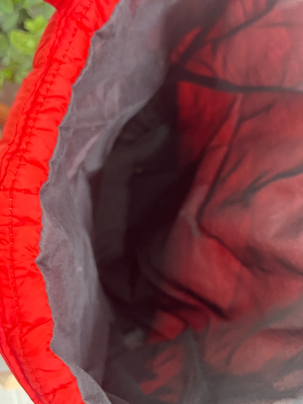 Red Quilted Puffer Tote Bag - Stylish Everyday Carry - Picture 2 of 2